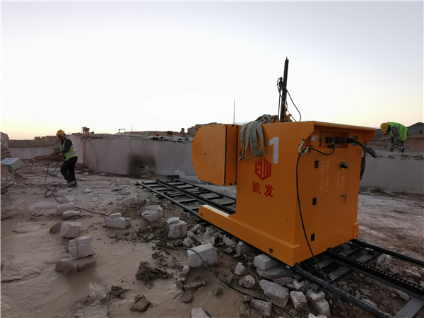 長沙凱發(fā)超硬材料科技有限公司,長沙礦山石材開采設(shè)備銷售,長沙金剛石繩鋸機銷售,金剛石串珠繩生產(chǎn)銷售，水平鉆機生產(chǎn)銷售